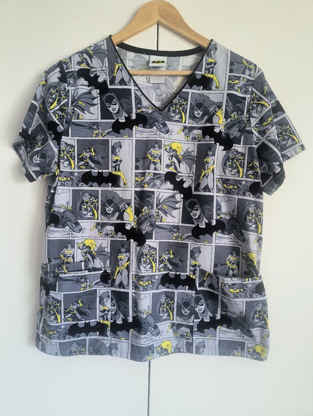 DC Comics Retro Super Hero Batgirl Scrub Medical Top M With Pockets